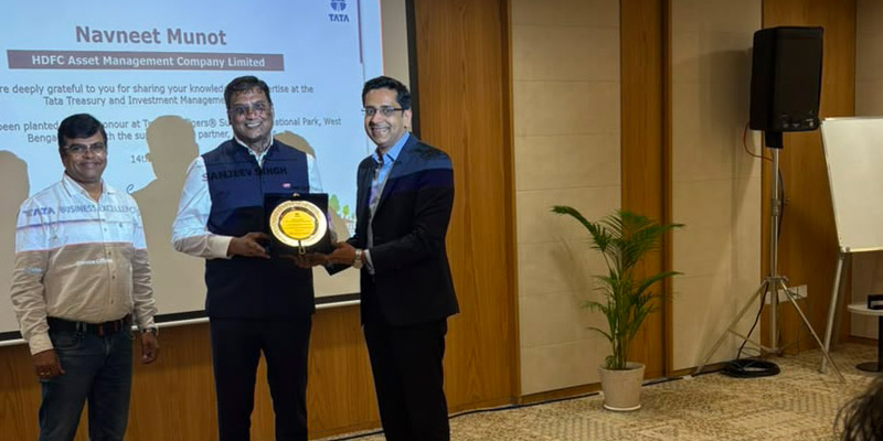 Navneet Munot, Managing Director & CEO, HDFC Asset Management Company Limited (HDFC AMC), led the first session on Finding Alpha in Uncertainty: Where Should Treasuries Invest Next?